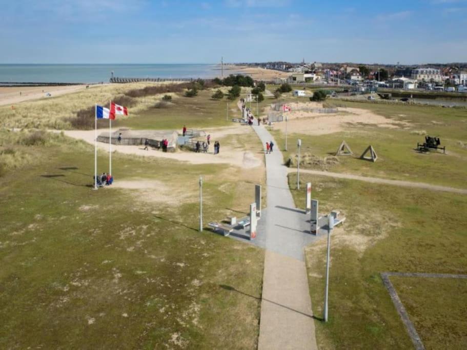 Maisonnette Du Bonheur Courseulles-sur-Mer Bagian luar foto