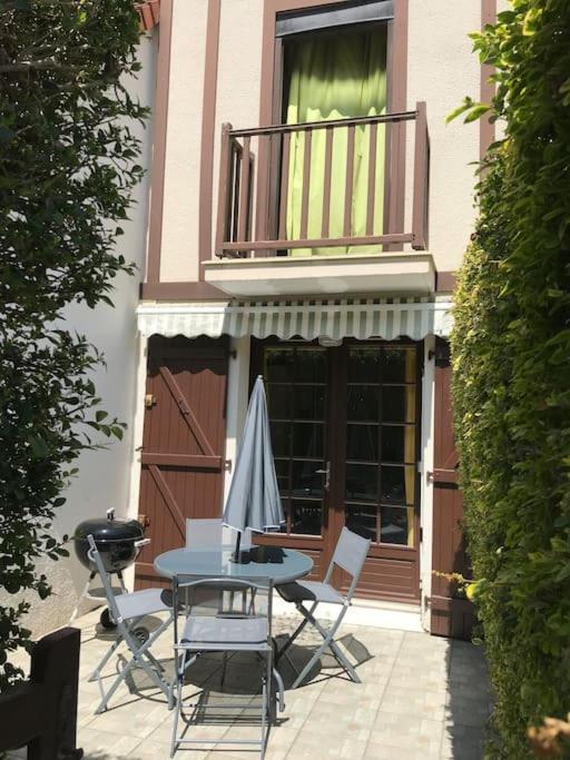 Maisonnette Du Bonheur Courseulles-sur-Mer Bagian luar foto